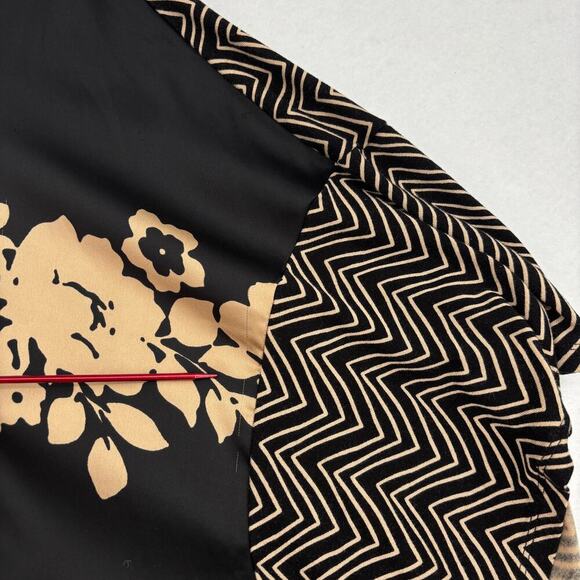 Chico's Blouse Top Size L Black Tan Mixed Media Floral Chevron Short Sleeve - Picture 3 of 12